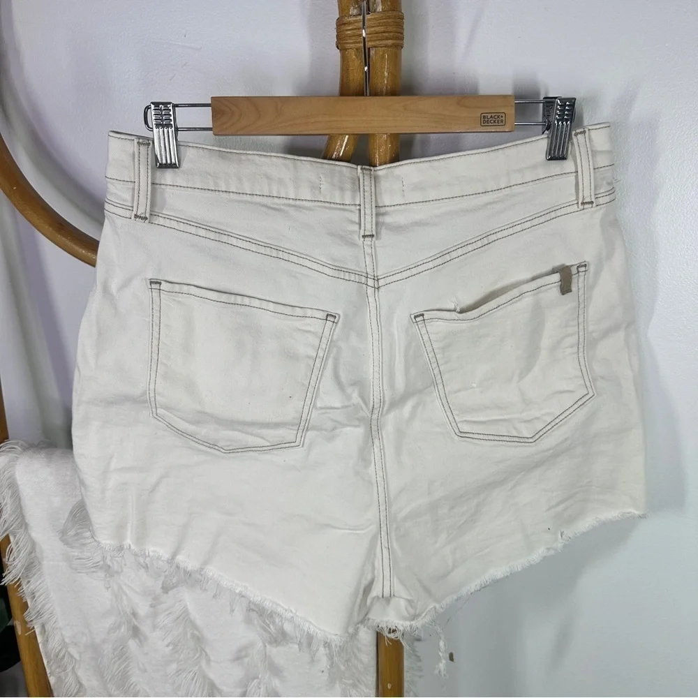 Joe’s Jeans Khaki Cream Shorts sz 31